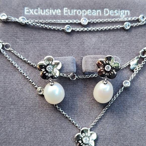 ONE OF A KIND CLASSY PEARLS NECKLACE & EARRINGS SET - Picture 7 of 11